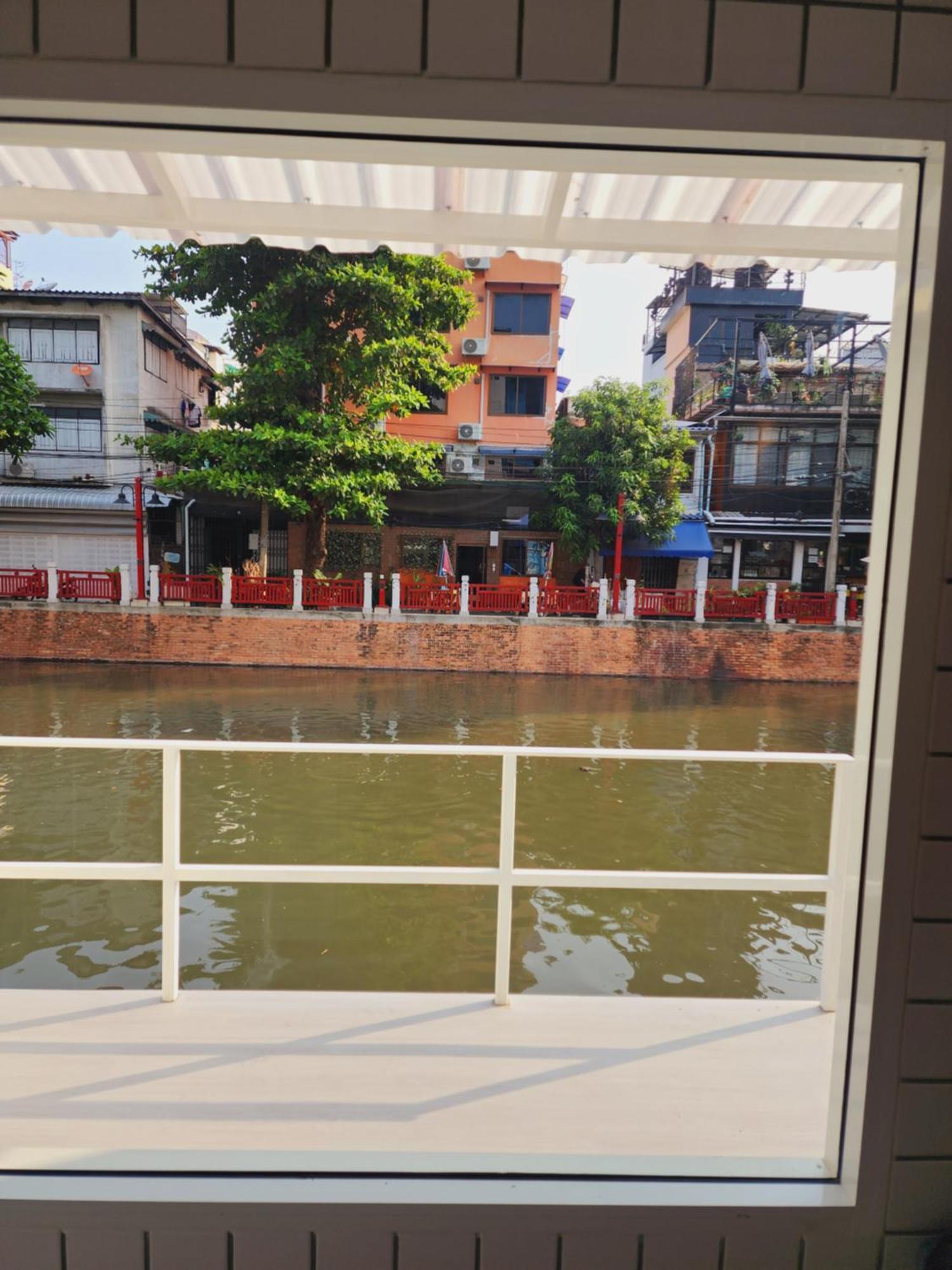 Line Asrama Bangkok